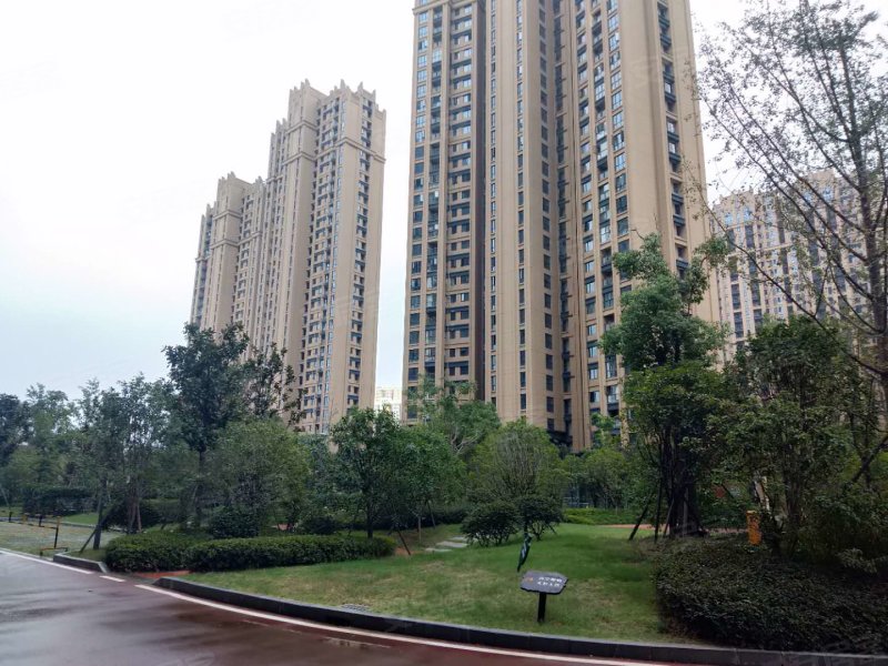 双阳台 证满税低,中都巴黎城二手房,87万,4室2厅,2卫,138平米-孝感