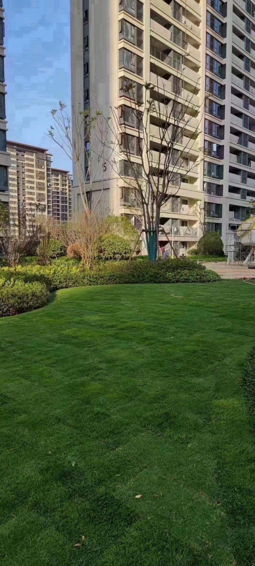 龙大名仕学府4室2厅2卫125㎡南96万