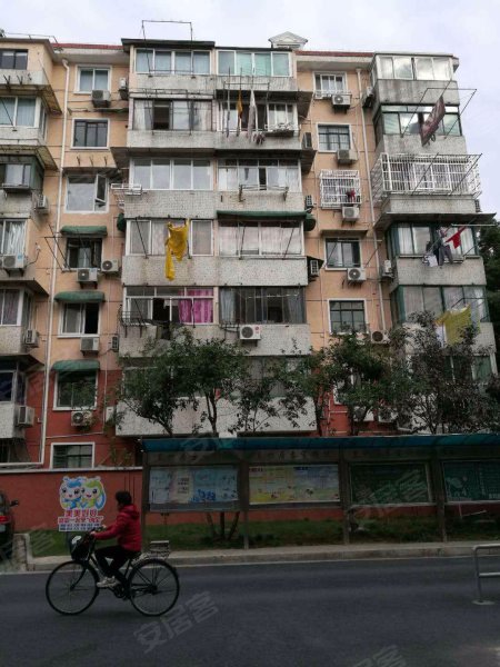 龙柏四村三小区 