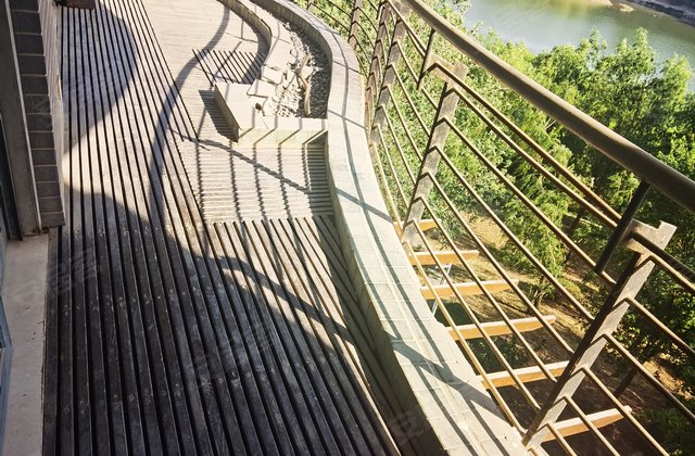 龙泊圣地云顶3室2厅133.8㎡90万二手房图片