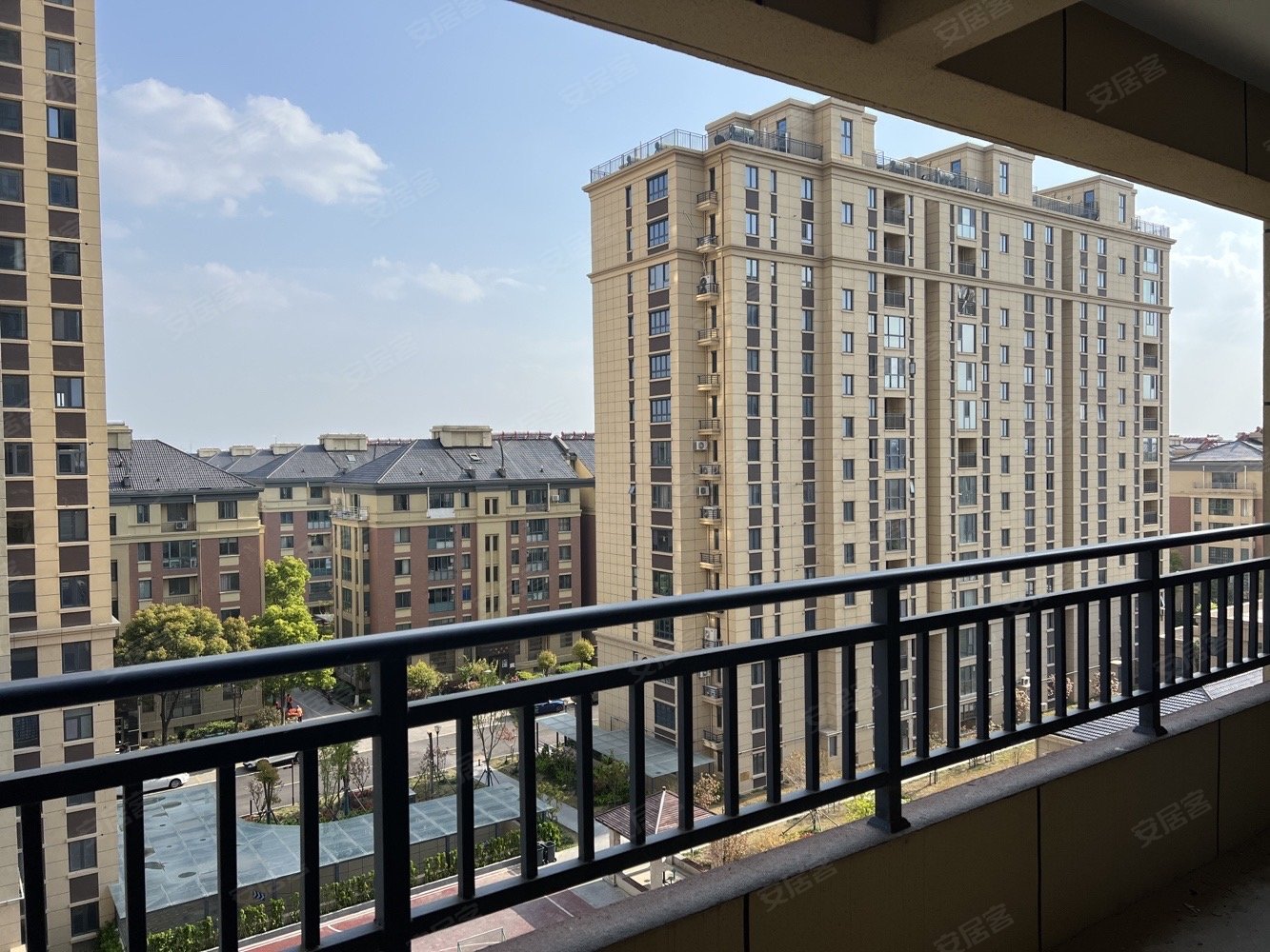 长宏水岸名城楼层房东摔卖无车位捆绑