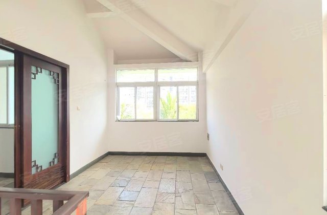 金盘雅苑5室3厅225.49㎡370万二手房图片