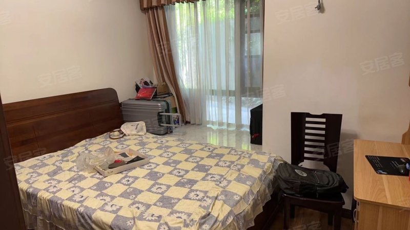 名流公馆(西区)3室2厅2卫