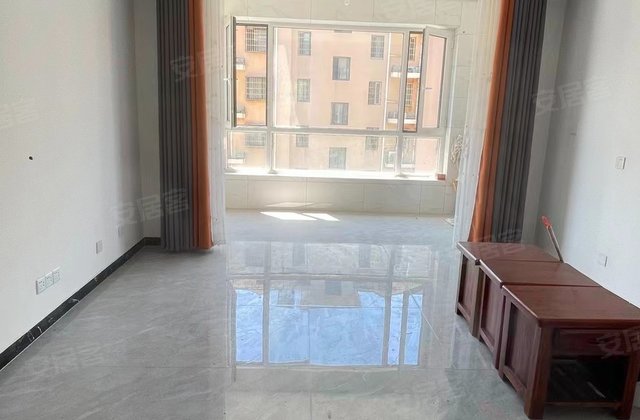 龙脉御园3室2厅146㎡81万二手房图片