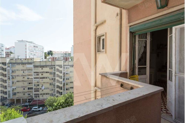 葡萄牙里斯本区里斯本约¥352万传统的 4 卧室公寓，带阳台 |埃斯特雷拉二手房公寓图片