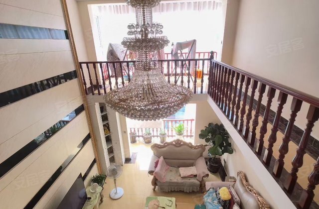 恒达广场6室3厅290㎡168万二手房图片