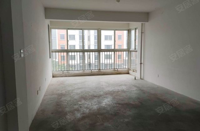 新南社区(三期)3室2厅151.88㎡90万二手房图片