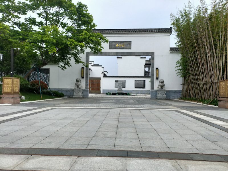 鸠兹古镇西江月