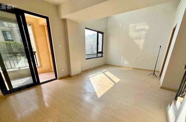 玉兰公馆4室2厅216㎡380万二手房图片