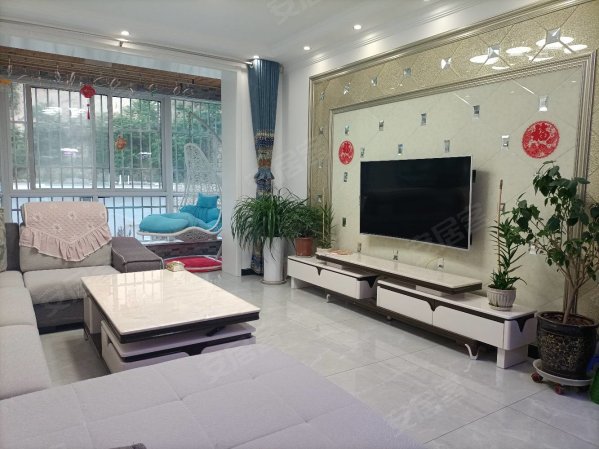 红化b区对面翠微花园底层5楼精装3室,南北通透采光好,全款