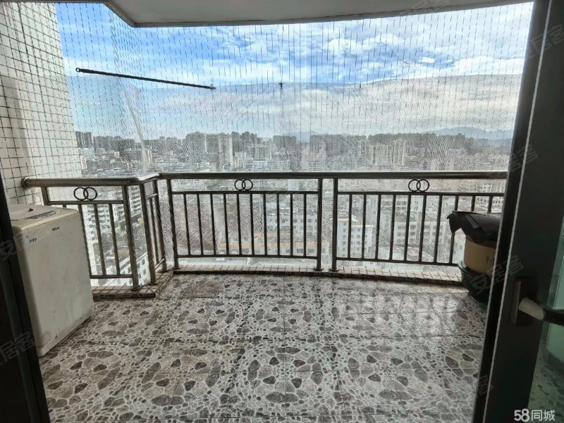 裕华广场4室2厅1卫