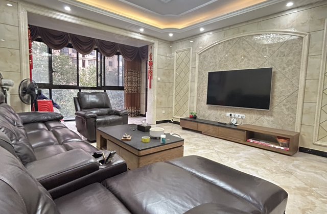 中央华府3室2厅137㎡56.8万二手房图片