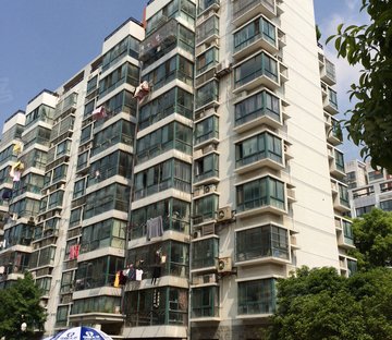 亲水湾花园 精装可拎包入住 环境好 南北通透 满五 带