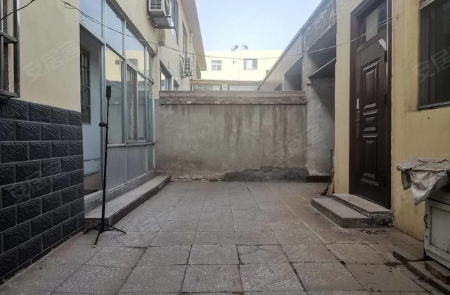 康德小区4室2厅136㎡75万二手房图片
