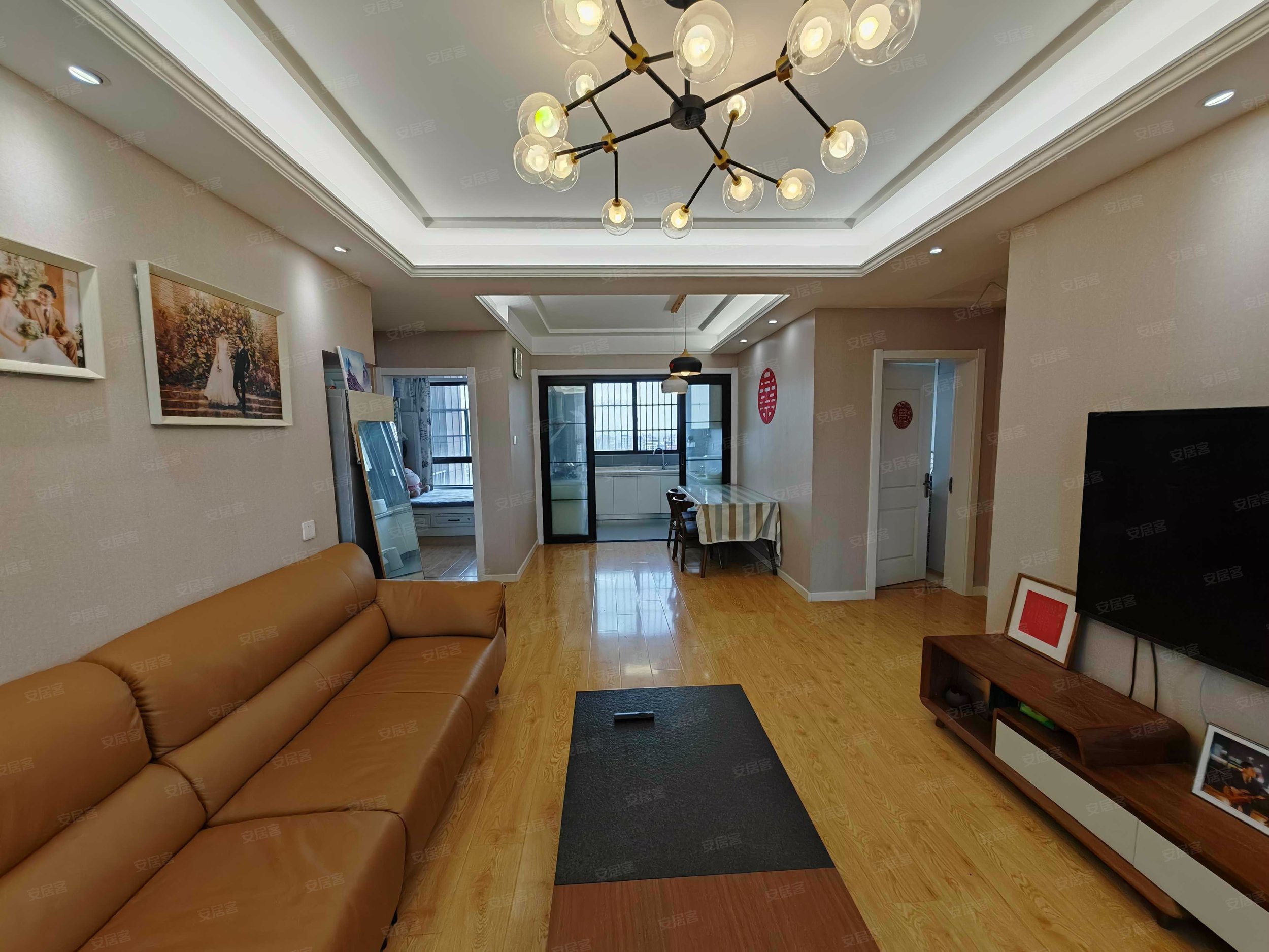 禹洲中央广场(d区) 近地铁 南北通透 商业配套齐全 小三居