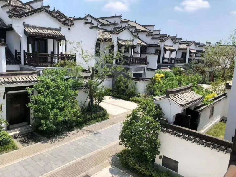 鸠兹古镇西江月