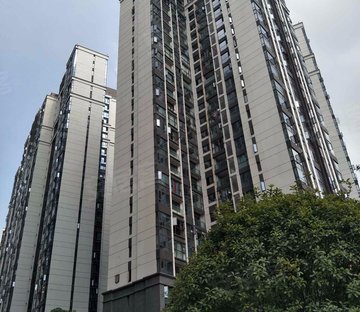 次新小区,房子精装,东西都带着卖,看房方便,地铁口,戛纳湾金棕榈二手