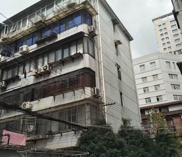 多伦路201弄东方村小区