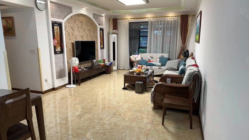 名流公馆(西区)3室2厅2卫