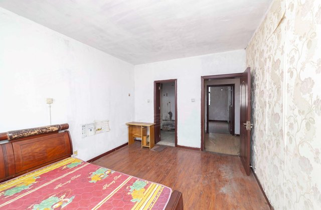 宋剑湖家园4室2厅140.31㎡62万二手房图片