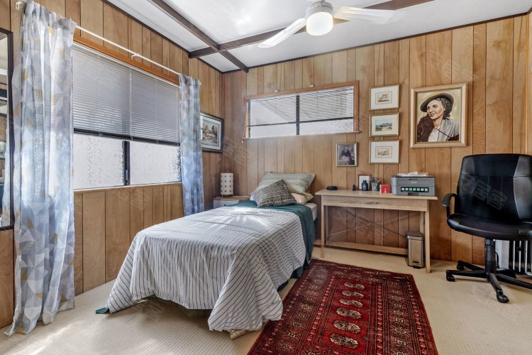 澳大利亚约¥133万东北面 2 间卧室， 2 浴室家在高架位置俯瞰公园在定居者超过 50 的村庄库姆巴巴。二手房公寓图片