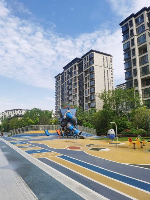 中海寰湖时代4室2厅2卫装修水电完工门窗阳台封好