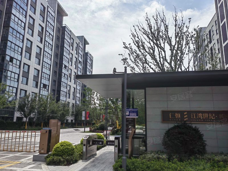 仁恒江湾世纪南北通透板楼双卫格局精装可拎包入住景观房