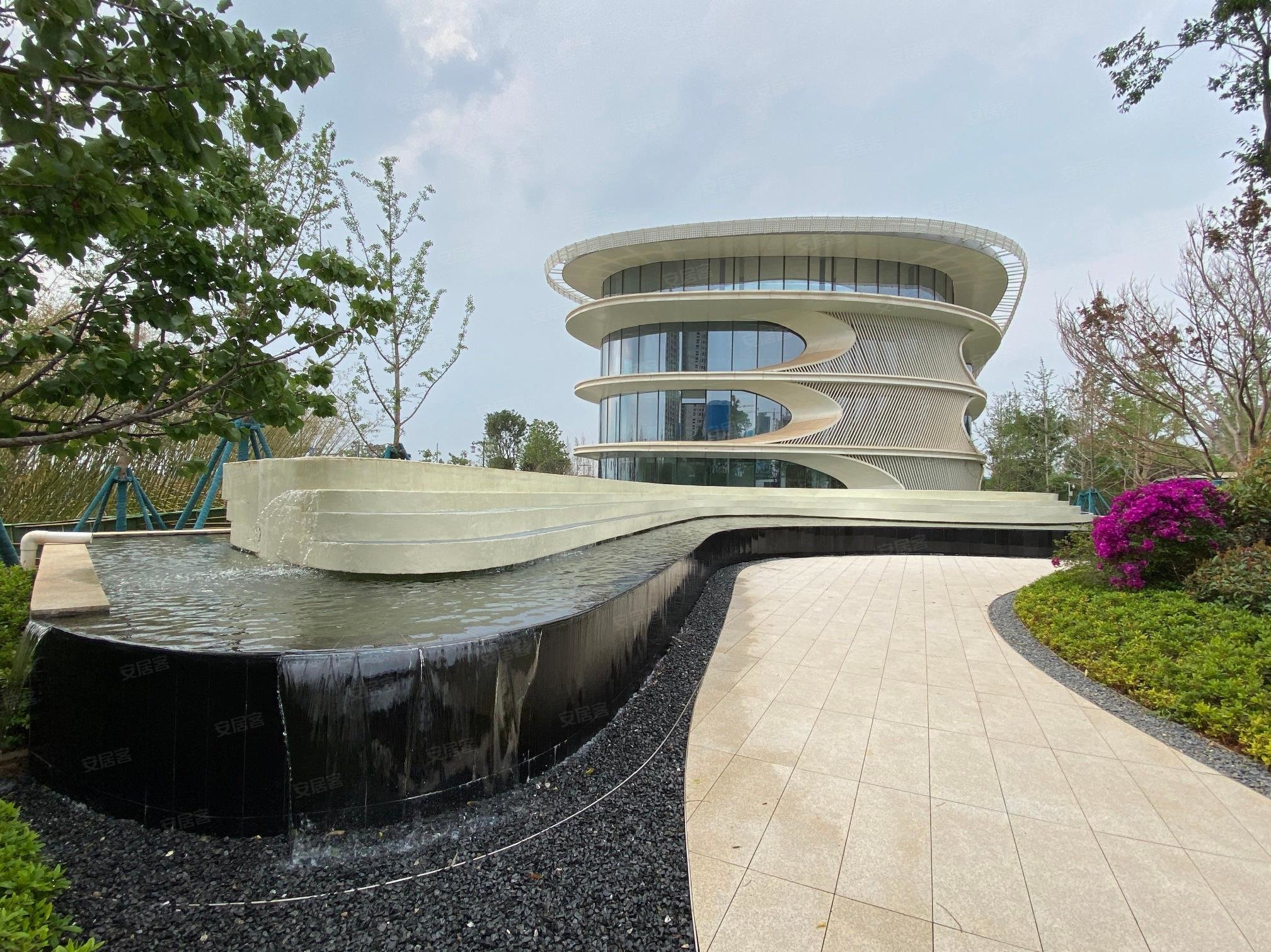 保利和光屿湖(2期)3室2厅2卫101.88㎡南北80.1万