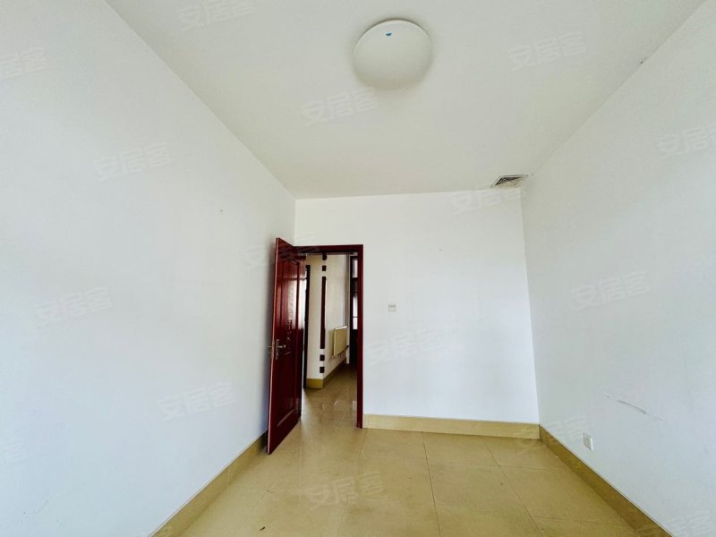 渤海公寓小区3室2厅1卫140㎡南105万
