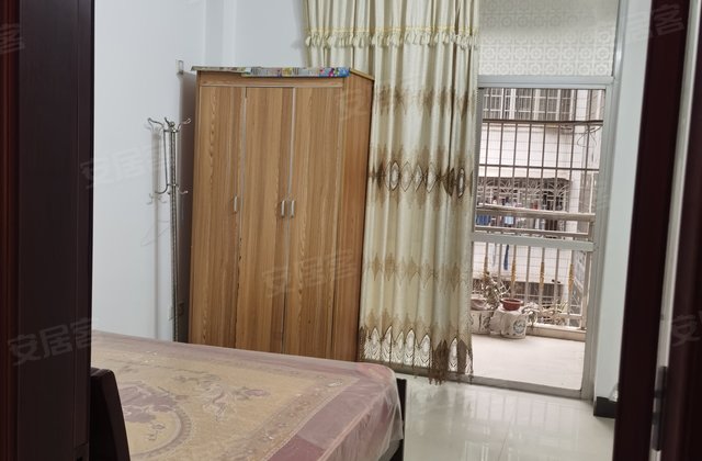 荣和小区4室1厅136㎡36.7万二手房图片