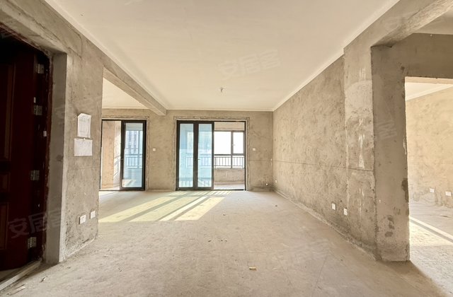 新威龙门壹品(北苑)4室2厅127㎡73.5万二手房图片