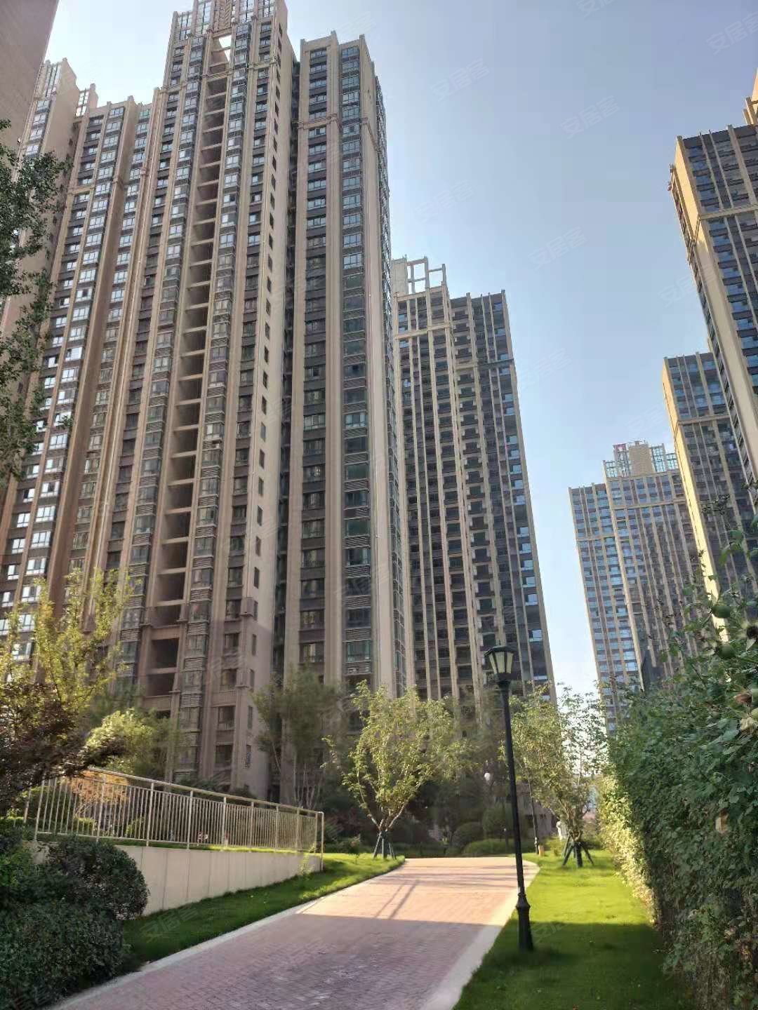 建业贰号城邦3室2厅1卫106㎡南83万