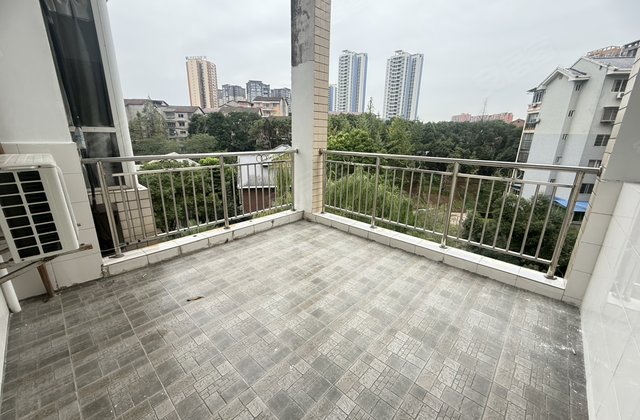 金利多东湖苑3室2厅110㎡31.7万二手房图片