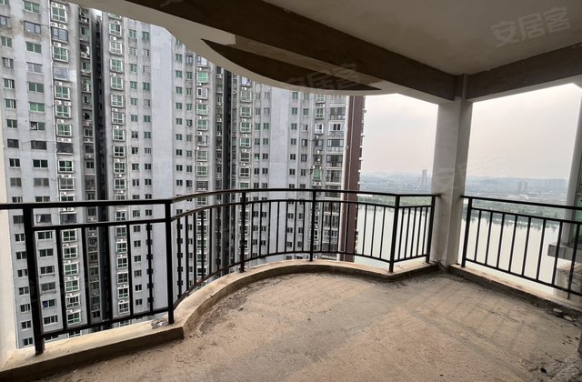 世纪滨江4室2厅169㎡68.8万二手房图片