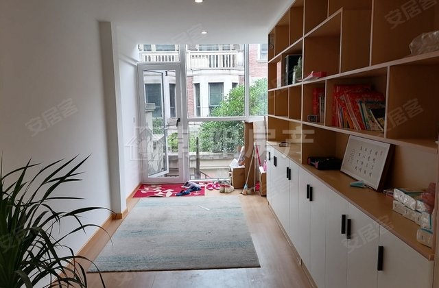 金地滟澜山(别墅)4室2厅198㎡133万二手房图片