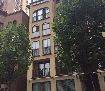 当代卡梅尔小镇