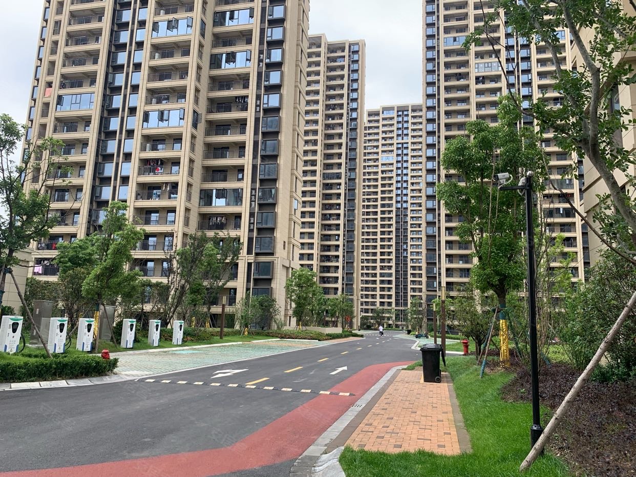 蓝光雍锦湾4室2厅2卫