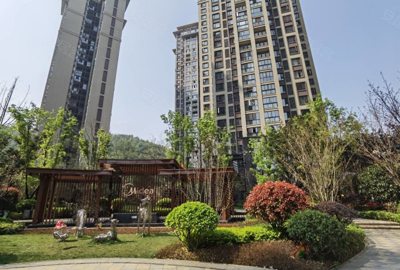 美的国宾府一期毛坯三房 赠观景大阳台 仰望花溪风景