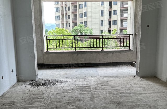 东宸江山里4室2厅140㎡72.8万二手房图片