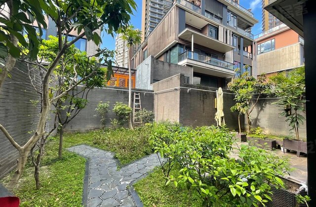 27㎡5室3厅4卫(银湖山豪宅 超大别墅)送花园送地下室 使用面积八百平