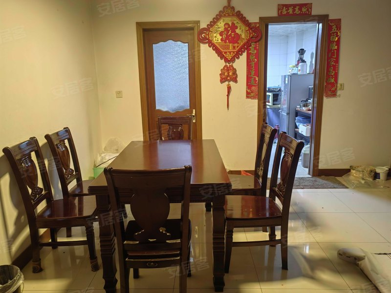 金谷小区3室2厅2卫送家具房东直卖