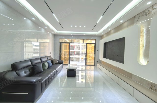 公园一号 精装四房 南北对流 全新精装未住过 朝南户型靓