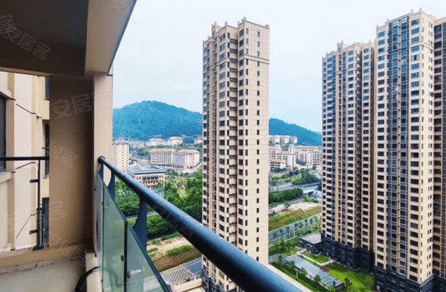 金湖景苑4室2厅134.9㎡92.8万二手房图片