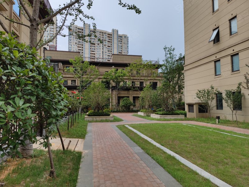 中梁东湖壹号院