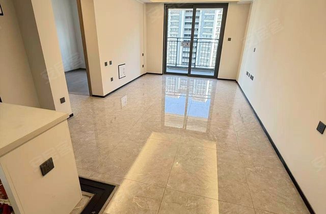 万科江湾澜庭 中间楼层 精装小三居130 直接签合 南北通透