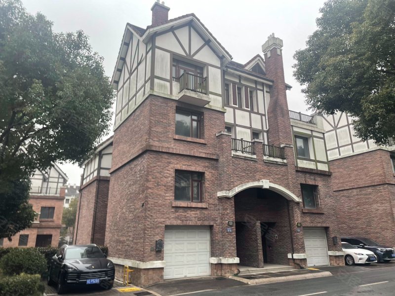 正规商品房 双拼拼别墅,英郡二手房,1280万,4室2厅,3卫,300平米-昆山