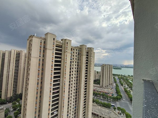 苏州吴中郭巷中海双湾花园(1期)一线湖景房,靠近地铁出租房源真实图片