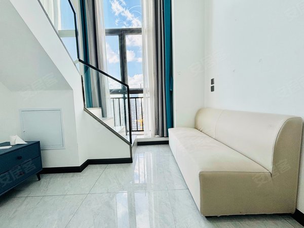 保利天际近海乐世界玫瑰湾清新loft,拎包入住出租房源真实图片