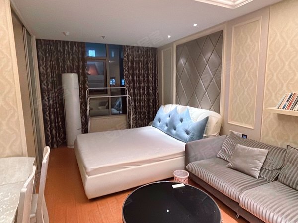 苏州常熟市区世茂75号公馆75号公寓出租,精装修看房方便出租房源真实