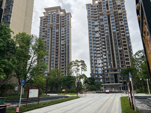 珠海高新区金鼎恒大云锦花园温馨舒适两房 看房方便 价格可谈 家私